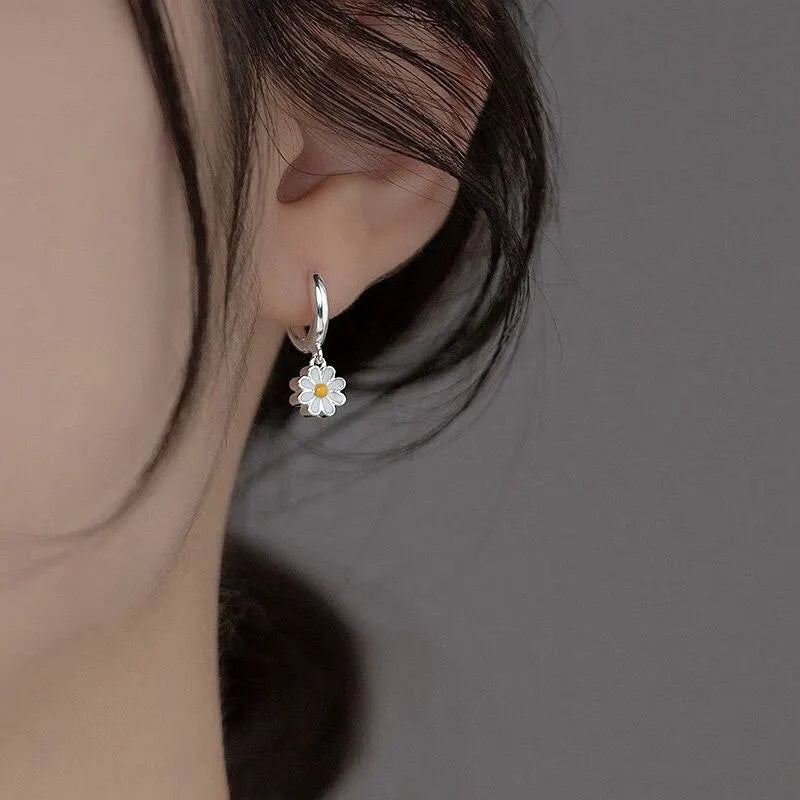 Sweet Daisy Flower Hoop Earrings For Women 2023 New Fashion Round Earrings For Wedding Party Korean Temperament Ear Jewelry