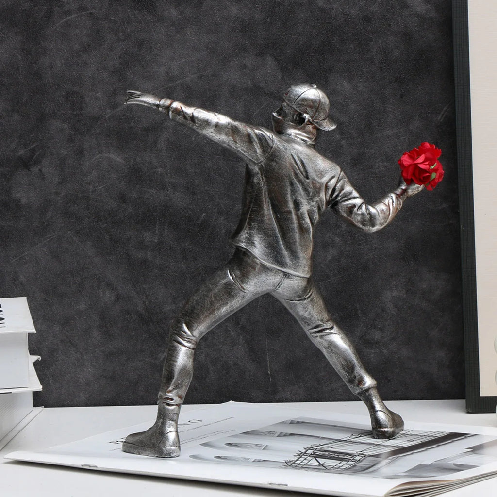 1 pc Resin Banksy Sculptures Flower Thrower Statue Bomber Home Decoration Desk Accessories Collectible Figurine Decorative Inter