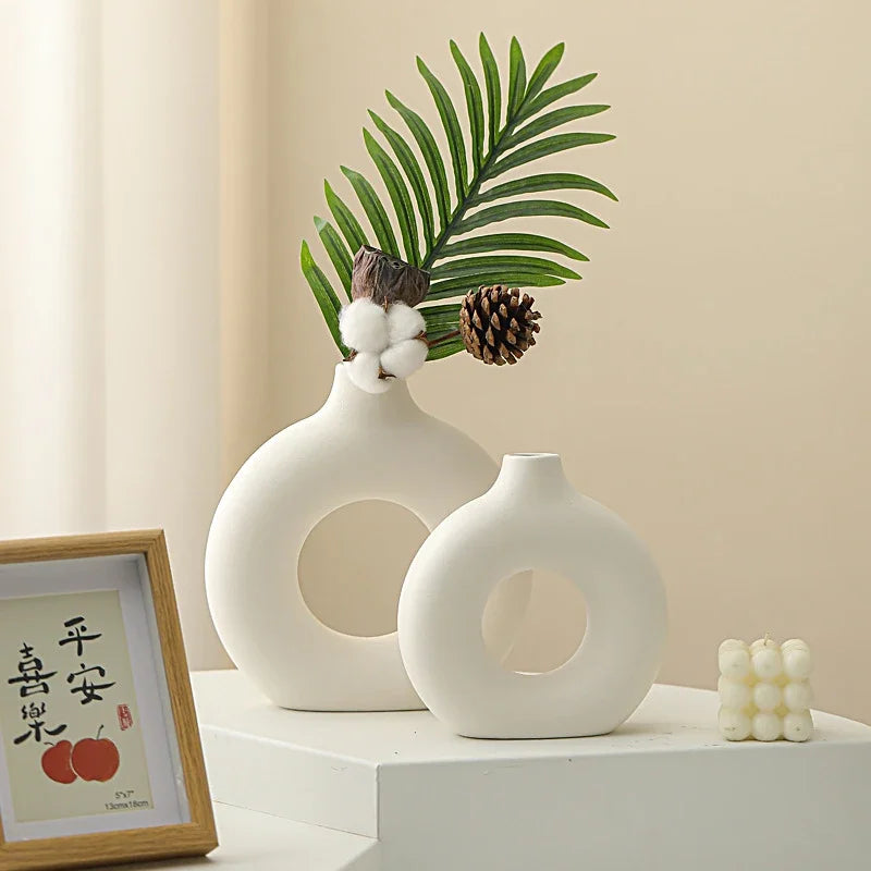 Creative Donut-Shaped Vase, Nordic-Style Plastic Vase, Minimalist Floral Arrangement, Table Setting, Home Living Room Decoration
