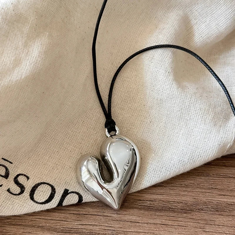 LATS Red Heart Pendant Necklace Vintage 80s Aesthetic Love Inspired Choker New Fashion Romantic Heart Necklace for Women