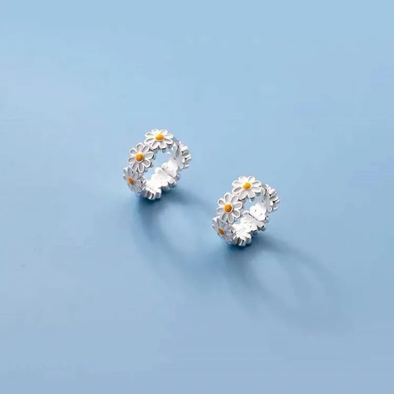 Sweet Daisy Flower Hoop Earrings For Women 2023 New Fashion Round Earrings For Wedding Party Korean Temperament Ear Jewelry