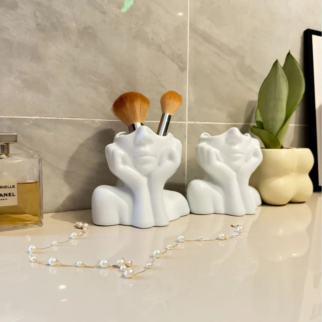 Makeup Brush Holder,Human Face Art Desktop Decoration,Vase,Compatible with Makeup,Eyebrow Pencils,Home Organizer,Plastic Material