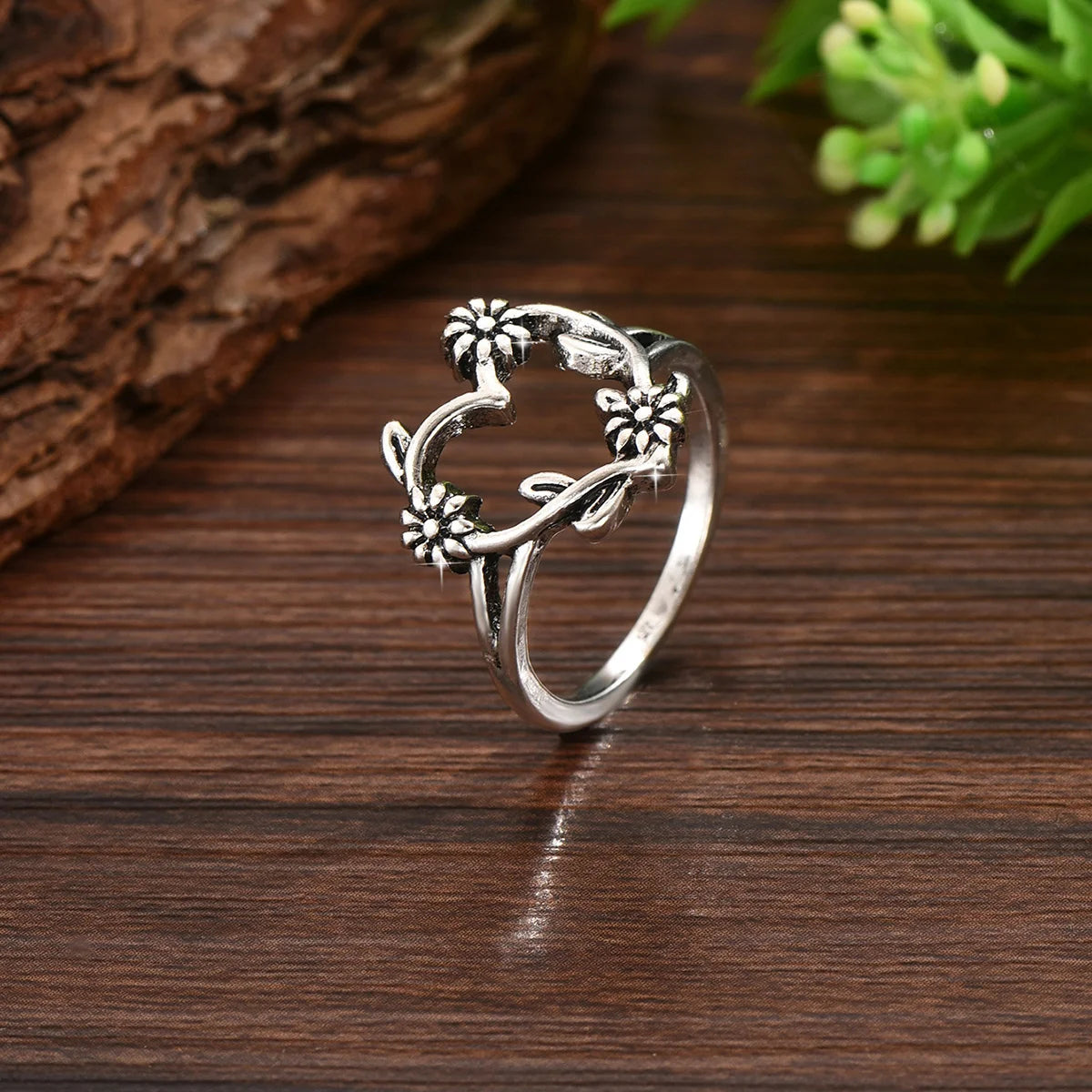 Fashionable Women's Ring, Suitable for Dates, Gatherings, Love Design, and Holiday Gifts for Female Friends Rings for Women