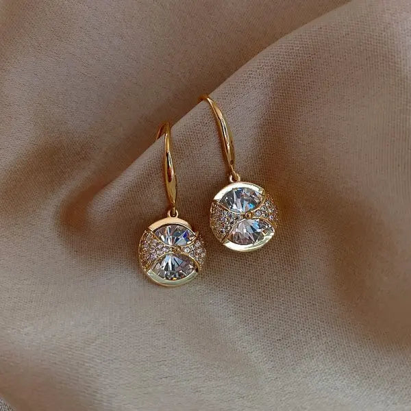 Korea New White Moonlight Cat's Eye Stone Earrings For Women Small Fresh Geometric Eardrop Elegant Ladies Temperament Jewelry