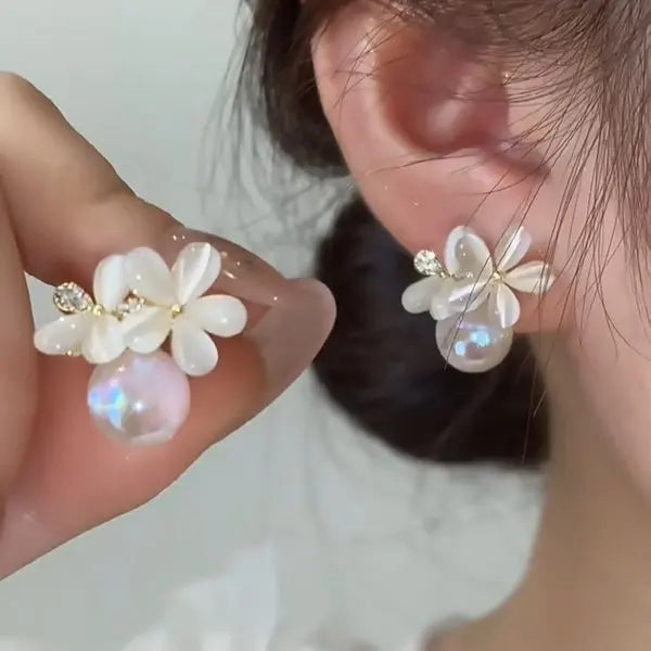 Korea New White Moonlight Cat's Eye Stone Earrings For Women Small Fresh Geometric Eardrop Elegant Ladies Temperament Jewelry