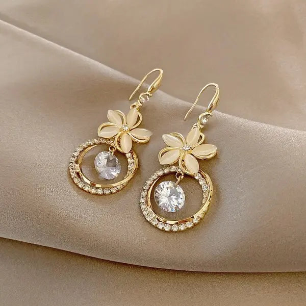 Korea New White Moonlight Cat's Eye Stone Earrings For Women Small Fresh Geometric Eardrop Elegant Ladies Temperament Jewelry